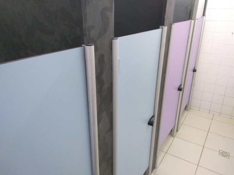 Divisória com Porta Alcoplac Melhor Preço Plácido de Castro - Divisória com Porta em Formica