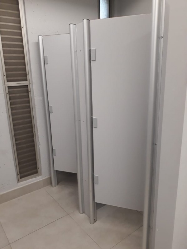 Divisória com Porta para área Molhada São Bento do Sul - Divisória com Porta para Vestiário