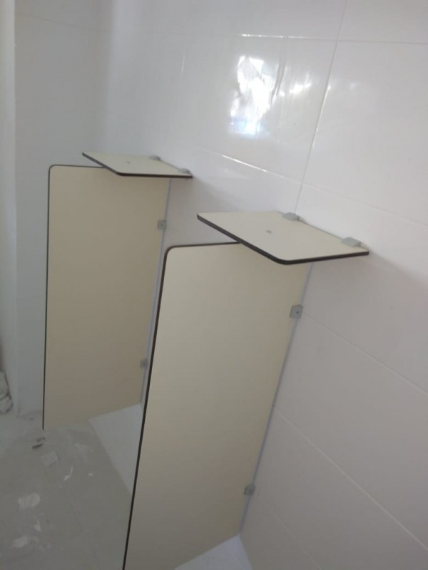 Divisórias com Porta para Vestiário Guarapuava - Divisória com Porta para área Molhada