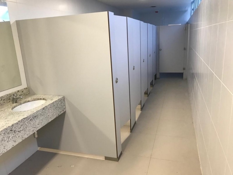 Empresa de Divisória com Porta para para Chuveiro Belém - Divisória com Porta em Formica