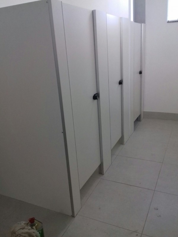 Fabricante de Divisória para Banheiros Coletivos Londrina - Fabricante de Divisórias para Escritório