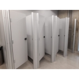 divisória com porta para vestiário Poconé